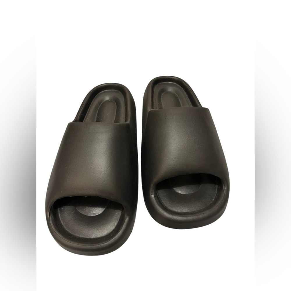 Men’s black plastic vacation slides U.S size 10.5